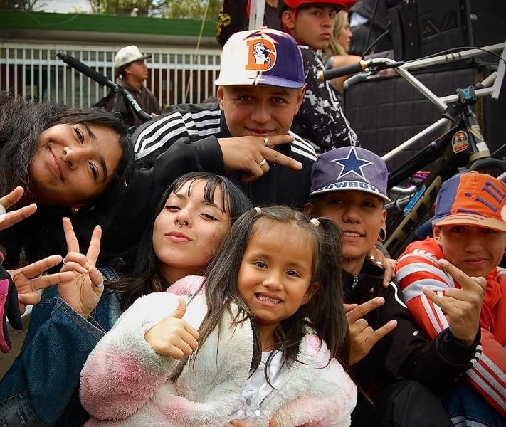Jóvenes y comunidad en actividad FUCVIDA